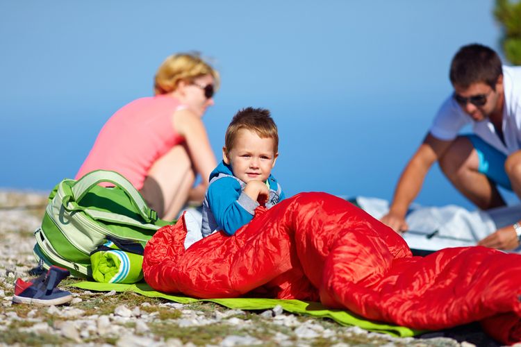 Dětský spacák na outdoorovou stanovačku