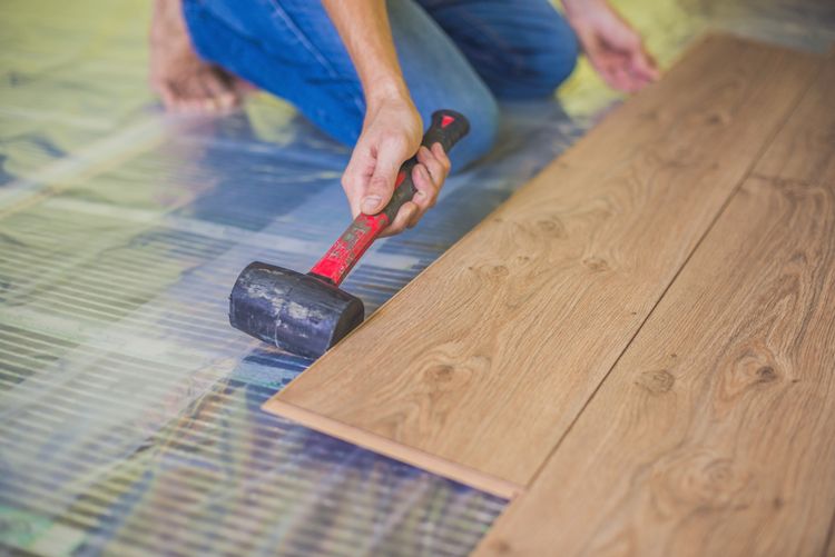 Instalace laminátové podlahy na podlahové topení