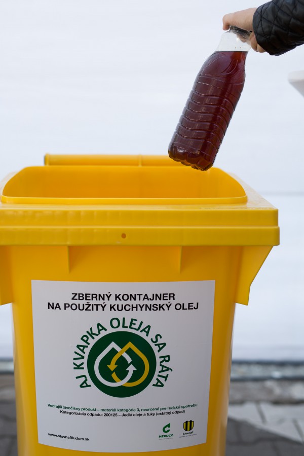 Sběr použitého kuchyňského oleje na Slovnaftu