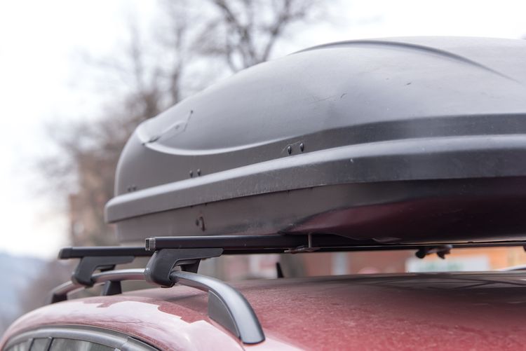 Transportní střešní box na auto