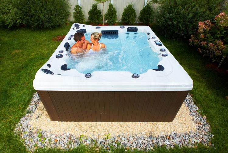 Venkovní jacuzzi na dvoře