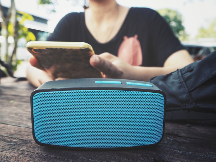 Spárován smartphone a bluetooth reproduktor