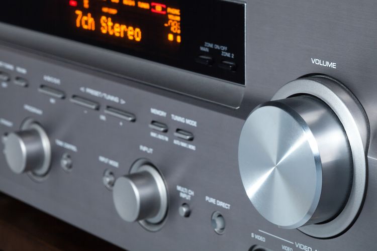AV receiver v domácím kině