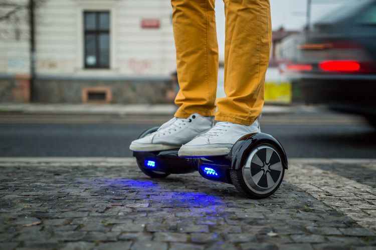 Jízda na hoverboard po městě
