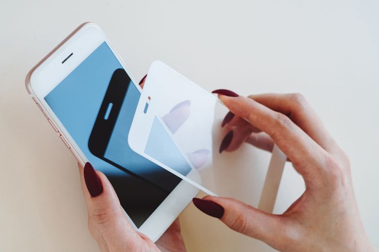 Ochranné sklo telefonu nestojí mnoho a mobil ochrání před škrábanci