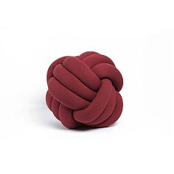 Tmavě červený dekorativní polštářek Knot, ⌀ 30 cm