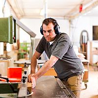 Nejlepší hoblovky na dřevo s průtahem jsou Metabo, DeWalt a Scheppach