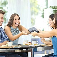 Nejlepší dárky ke kolaudaci: Víte, čím překvapit domácí?