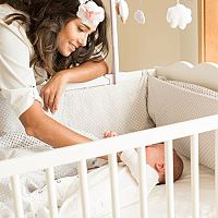 Hnízdo do postýlky a ochranný mantinel: Kupovat, nebo vyrobit doma?