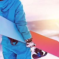Řadíme, jak vybrat snowboard. Velikost, šířka, tuhost či vázání na snowboard