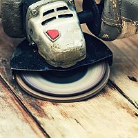 Nejlepší úhlové brusky 230 a 125 mm. Recenze chválí karbobrusky Makita a Bosch