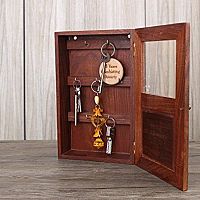 Skříňka na klíče – bílá a dřevěná pro dokonalý vintage styl