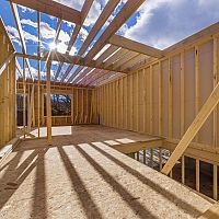 Dřevodům na klíč i svépomocně – výhody, nevýhody, ceny a projekty
