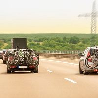 Nejlepší nosiče bicyklů na tažné, na střechu a na zadní dveře. Poradíme, jak vybrat