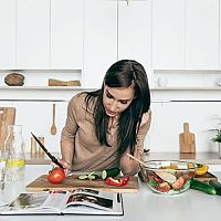 Nejlepší kuchařské knihy pro začátečníky a pokročilé. Tradiční české a fit recepty