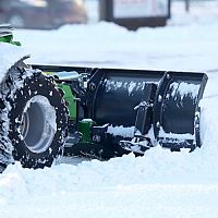 Jakou sněhovou frézu? Elektrickou, nebo jednostupňovou či dvojstupňovú benzínovou?