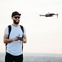 Nejlepší drony s kamerou - Jak vybrat profesionální dron nebo dron pro děti?