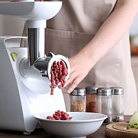 Nejlepší mlýnek na maso – recenze chválí Zelmer, Bosch a Tefal