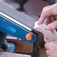 Nejlepší pásové brusky na dřevo jsou Makita, Hecht a Bosch