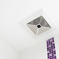 Odvětrání koupelny přes střechu i stěnu. Kam umístit ventilátor