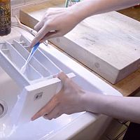 Jak se zbavit zápachu z myčky nebo pračky