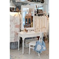 Kosmetický stolek pro moderní ženu