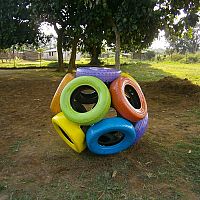 Dětské hřiště z pneumatik