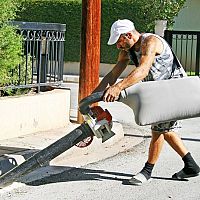 Nejlepší vysavač listí: Benzínový, elektrický nebo akumulátorový? Poradíme, jak vybrat