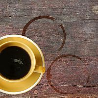 Jak odstranit skvrny ze dřeva a z masivního nábytku