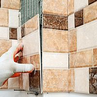 Jolly hrany – zakončení obkladu do úhlu