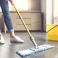 Jak vybrat mop? Je nejlepší rotační, mop s rozprašovačem, robotický nebo parní?