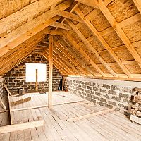 Jak snížit teplotu pod střechou v podkroví