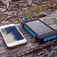Solární nabíječka na mobil, notebook nebo autobaterii? Recenze pomohou