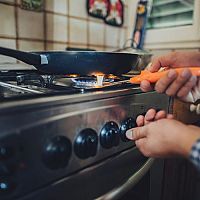 Nejlepší kombinovaný sporák? Recenze a test chválí Mora, Beco, Amica, Bosch a Gorenje