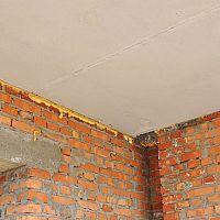 Tepelné mosty v bytě okolo oken i po zateplení. Řešení je jednoduché