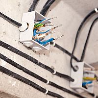 Výměna elektrických rozvodů v bytě, domě, bytovém domě. Jaká je cena, je třeba povolení?