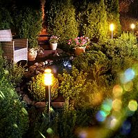 Zahradní osvětlení – jaké máme možnosti? Solární, se senzorem, LED osvětlení