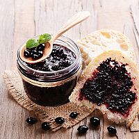 Zpracování červeného, bílého a černého rybízu: rybízový džem, víno, koláč, sirup + recepty