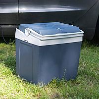 Přenosná termoelektrická, kompresorová nebo na plyn – jak vybrat autoledničku