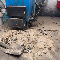 Jak vyčistit kotel na tuhé palivo – co rozpouští dehet? Kartáč nebo prášek na čištění kotle pomohou