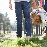 Jak vybrat proutěný piknikový koš pro 2, 4 a 6 osob s dekou i  bez