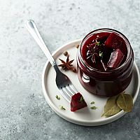 Nejlepší zavařená červená řepa s křenem, s fenyklem a anýzem, s jablky – zavařování v troubě nebo mikrovlnce