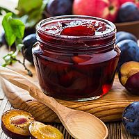 Zavařování švestek v troubě i myčce, sušení v troubě i sušičce – postup, recepty bez cukru