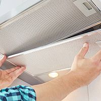 Jak vyčistit kovový, textilní a uhlíkový filtr v digestoři od mastnoty