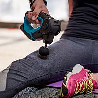 Nejlepší masážní pistole nejsou levné – výhody, účinky, použití