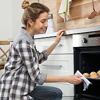 Využití trouby v domácnosti: vaření, pečení, sušení, zavařování, rozmrazování i grilování