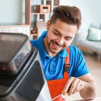 Kávovar netlačí vodu, nemele kávu, má zaseknutý mlýnek – poruchy kávovarů DeLonghi, Krups, Jura