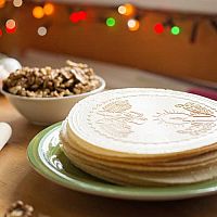 Vánoční oplatky s vodou, bez mléka, skořicové i slané – recepty