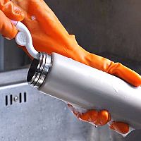 Jak vyčistit termosku: jak odstranit zápach, usazeniny od čaje, vodní kámen z nerezové termosky