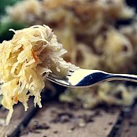 Kyselé, kvašené, nakládané zelí, zavařené zelí na sladko, s červenou řepou, v sladkokyselém nálevu – recepty